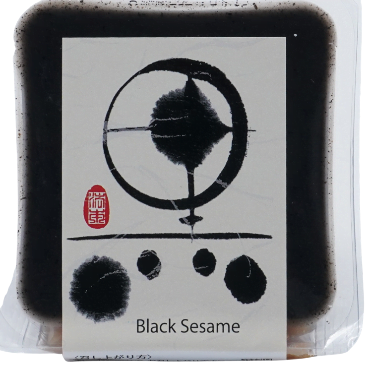 Sesam Tofu schwarz mit Sauce